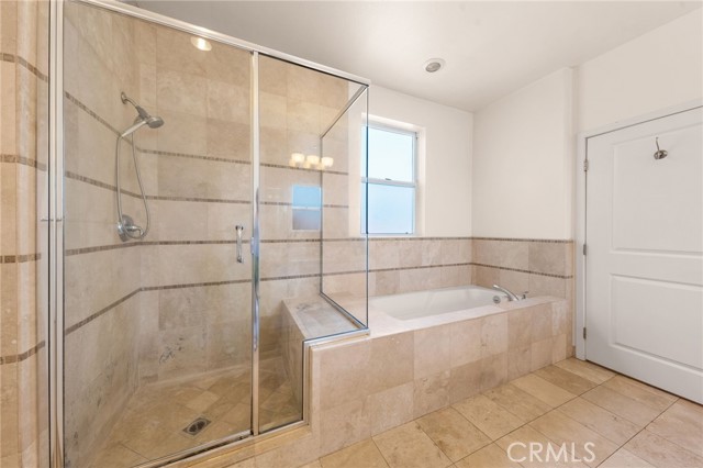 Detail Gallery Image 9 of 19 For 11115 Acama St #305,  Studio City,  CA 91602 - 3 Beds | 2/1 Baths