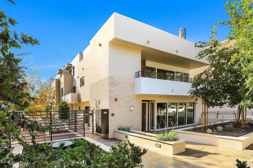 2428 E Del Mar #101