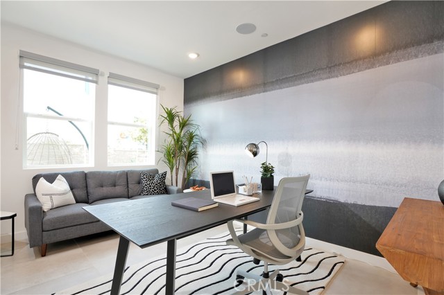 Detail Gallery Image 2 of 22 For 2317 W Broadway, Anaheim,  CA 92804 - 2 Beds | 2/2 Baths