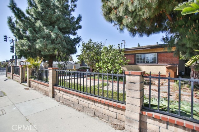 Detail Gallery Image 2 of 31 For 12501 Trask Ave, Garden Grove,  CA 92843 - 5 Beds | 3 Baths