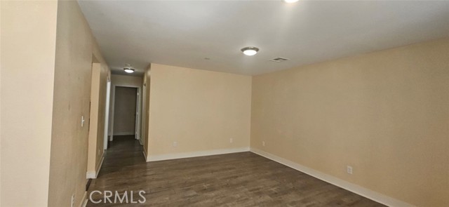 Detail Gallery Image 2 of 21 For 1633 1/2 E 85th St, Los Angeles,  CA 90001 - 5 Beds | 3 Baths