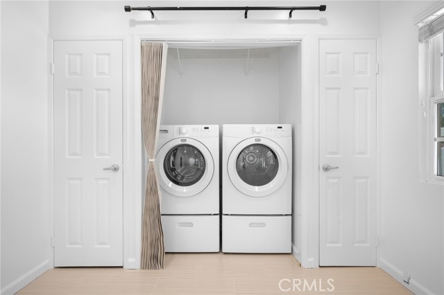 Detail Gallery Image 13 of 34 For 17429 Burbank Bld, Encino,  CA 91316 - 3 Beds | 2 Baths