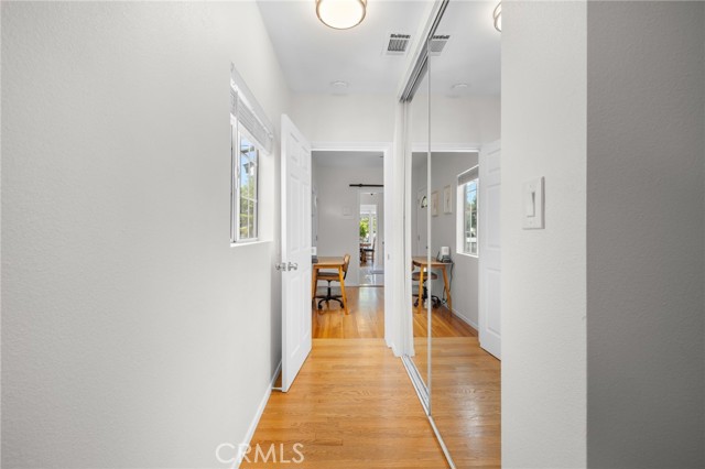 1820 N Avon Street, Burbank CA: https://media.crmls.org/medias/7cea57ae-e486-4eef-aaa3-2dd172ec4e0c.jpg