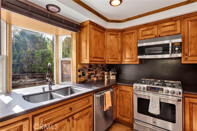 915 Trinity, Lake Arrowhead, CA 92352