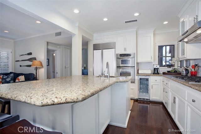 Detail Gallery Image 9 of 26 For 441 Carnation Ave, Corona Del Mar,  CA 92625 - 3 Beds | 2/1 Baths