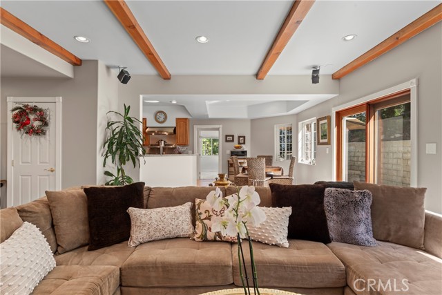 Detail Gallery Image 11 of 72 For 197 Massive Rd, Lake Arrowhead,  CA 92317 - 4 Beds | 3/1 Baths