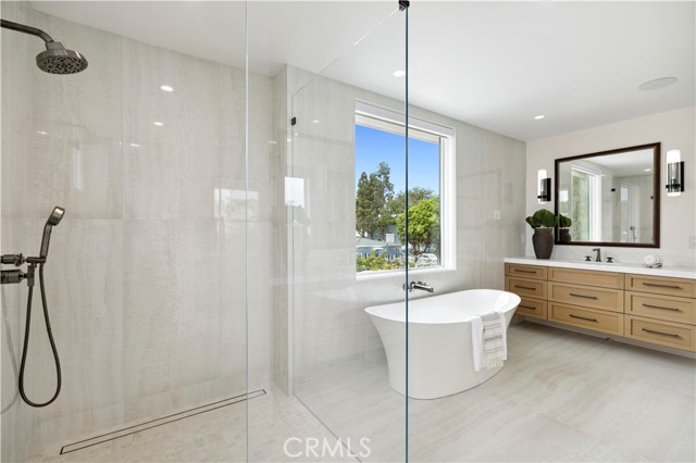 516 Larkspur Avenue, Corona del Mar CA: https://media.crmls.org/medias/7cec5f1a-421b-47e0-9bf8-320b03528773.jpg