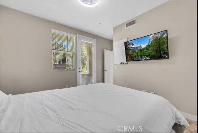 Detail Gallery Image 11 of 25 For 40 Riverton St, Pomona,  CA 91766 - 4 Beds | 4 Baths
