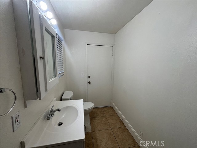 Detail Gallery Image 15 of 24 For 7447 Loma Verde Ave, Canoga Park,  CA 91303 - 3 Beds | 2 Baths