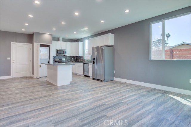 3626 S Cimarron Street, Los Angeles CA: https://media.crmls.org/medias/7cee77dd-45e8-4621-b964-a9c5efa019c1.jpg