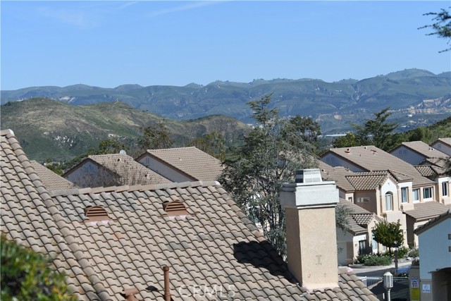 Detail Gallery Image 3 of 28 For 657 Cardinal Ridge Ln #B,  Simi Valley,  CA 93065 - 3 Beds | 2/1 Baths
