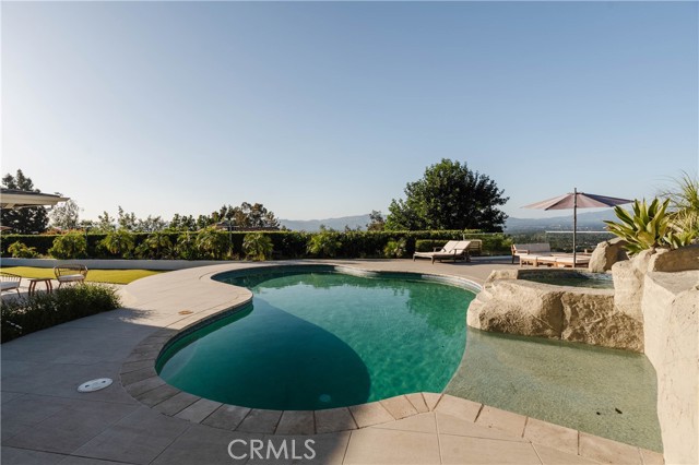 4935 Calvin Avenue, Tarzana CA: https://media.crmls.org/medias/7cefc434-8f09-43f4-8a65-7f1064c3e213.jpg