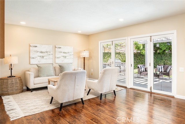 Detail Gallery Image 15 of 56 For 6561 Sabbicas Cir, Huntington Beach,  CA 92647 - 4 Beds | 3 Baths