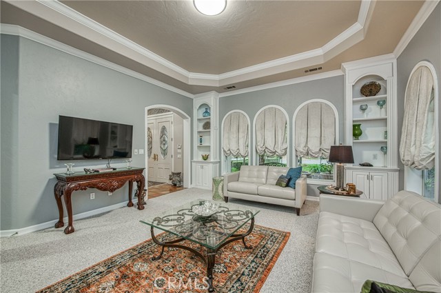 Detail Gallery Image 10 of 67 For 10069 N Spanish Bay Dr, Fresno,  CA 93720 - 5 Beds | 4/1 Baths