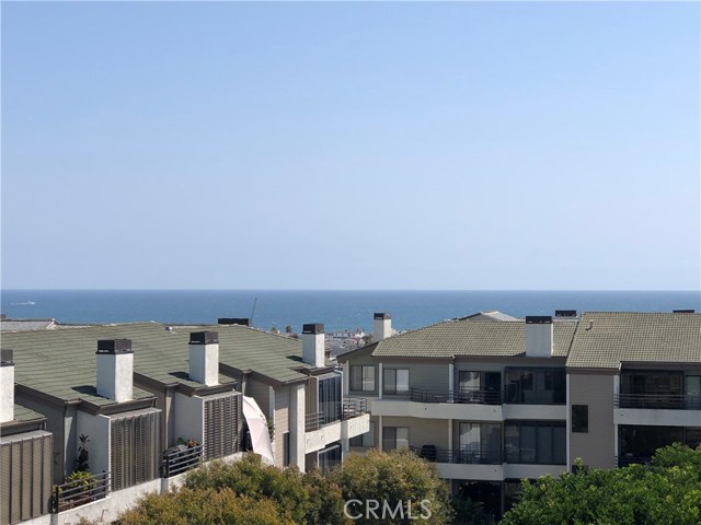 950 Cagney Lane 303 Newport Beach, California Top floor, vaulted ceiling, skylights and an amazing Oceanview from every corner! Spacious 2 bed 2 bath condo perfectly situated in a quiet corner of Villa Balboa. Far from Coast Highway or Superior street noise. Enjoy breathtaking sunsets in serenity and peace. This community comes fully equipped with a state of the art gym, tennis courts, pools and spas. Gated underground side by side 2 parking. Only minutes to the ocean front, fine dining, fashion island and much more. Soak up Newport Beach.