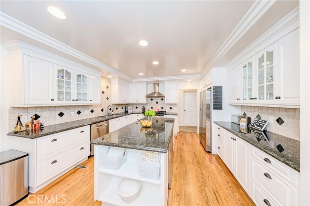 516 Orange Grove Avenue, South Pasadena CA: https://media.crmls.org/medias/7cf0ec50-ebd4-4612-b900-b39d3efc39ee.jpg