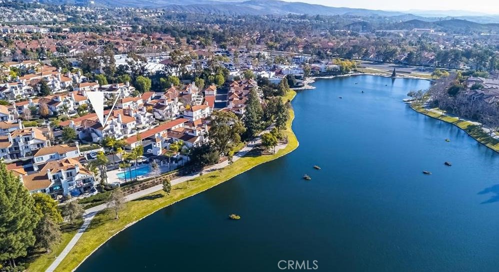 https://media.crmls.org/medias/7cf2ddba-a927-4a51-a4a8-b36b7964da7a.jpg?preset=X-Large