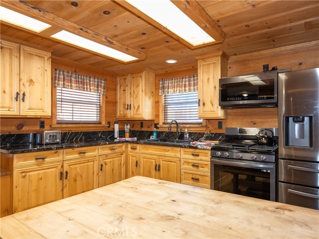 Detail Gallery Image 14 of 32 For 39998 Glenview Road, Big Bear Lake,  CA 92315 - 2 Beds | 1/1 Baths
