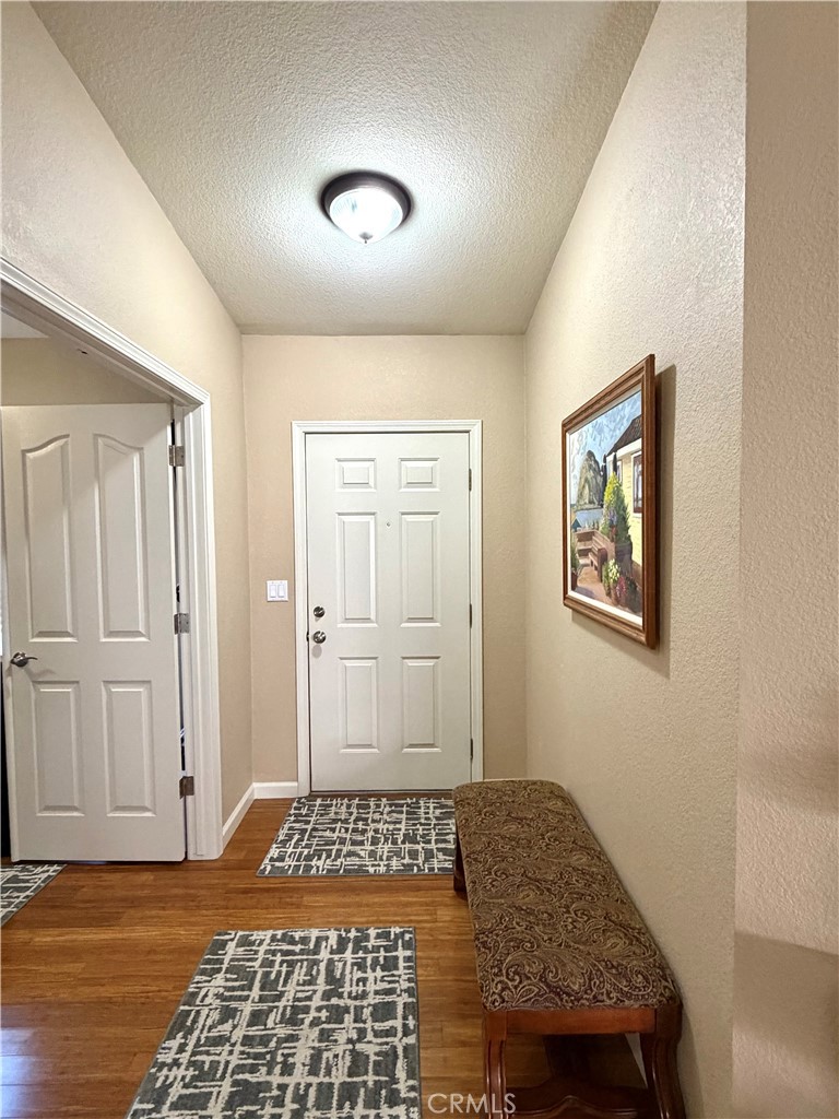 https://media.crmls.org/medias/7cf39c75-e7c4-44d6-96f2-01a134c0c5ad.jpg?preset=X-Large