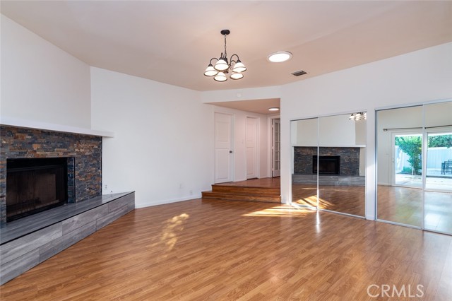 Detail Gallery Image 5 of 26 For 1241 Moncado Dr, Glendale,  CA 91207 - 3 Beds | 3 Baths