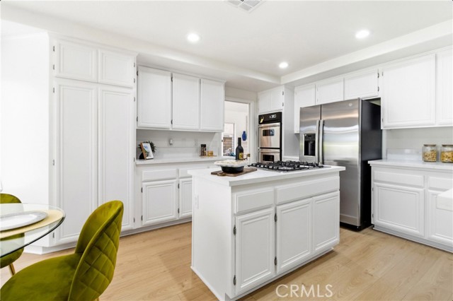 Detail Gallery Image 17 of 67 For 28360 Easton Ln, Saugus,  CA 91350 - 5 Beds | 3 Baths