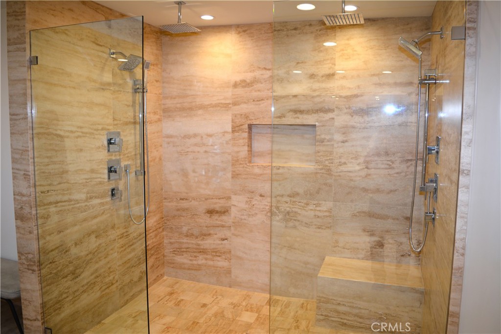 https://media.crmls.org/medias/7cf7d398-89c9-4cfc-908e-c32fda4b56b3.jpg?preset=X-Large