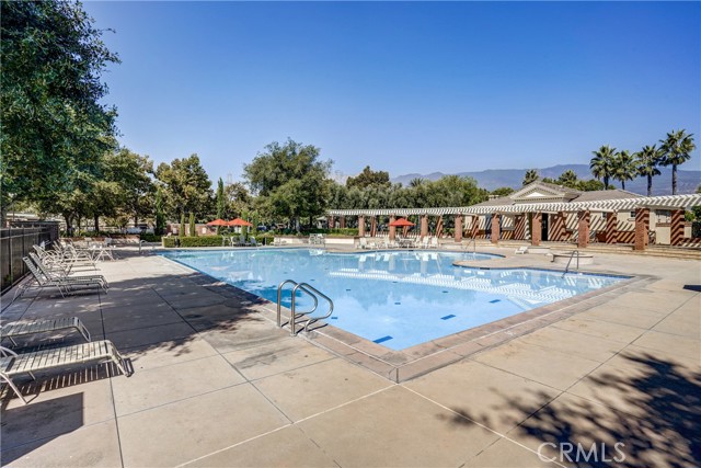 Detail Gallery Image 12 of 18 For 5369 Parkside Way, Fontana,  CA 92336 - 4 Beds | 3 Baths