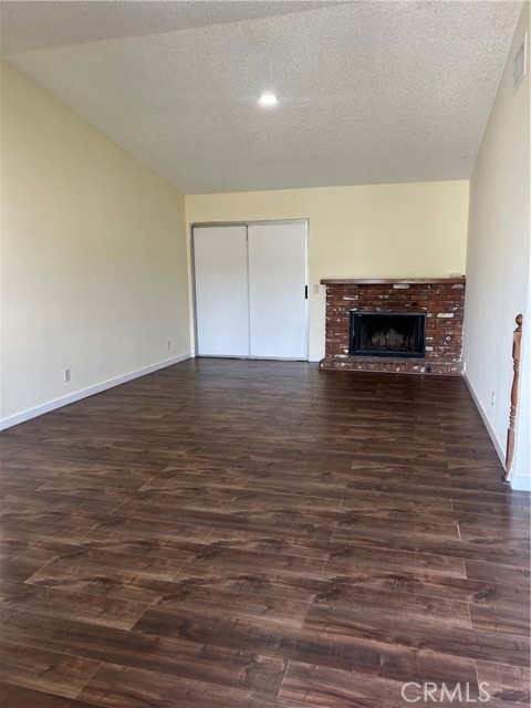 924 N Quince Avenue, Rialto CA: https://media.crmls.org/medias/7cf921ac-9d37-4cc1-8f59-366efb4614c5.jpg