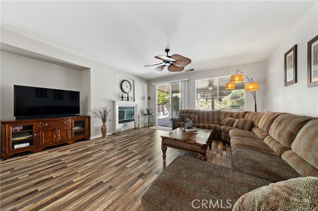 Detail Gallery Image 8 of 55 For 24050 Esmeralda Ct, Wildomar,  CA 92595 - 3 Beds | 3 Baths