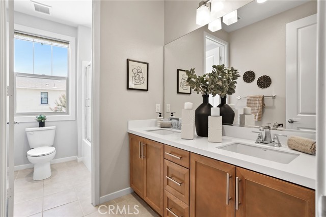 7 Alienta Lane, Rancho Mission Viejo CA: https://media.crmls.org/medias/7cf9c20a-eb14-4e26-b971-2baf30a84ab8.jpg