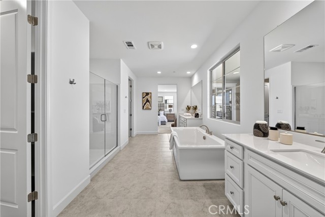 21219 Currant Ct, Chatsworth CA: https://media.crmls.org/medias/7cfb5542-cdbf-4b6c-9671-3667e82c60dc.jpg