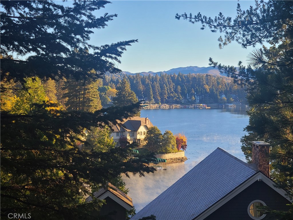https://media.crmls.org/medias/7cfbe6db-186b-4231-8cde-d3d61e221299.jpg?preset=X-Large