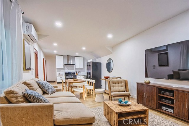 Detail Gallery Image 2 of 3 For 1321 Sanborn, Los Angeles,  CA 90027 - 5 Beds | 2 Baths