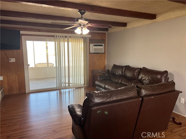 28900 Reservoir Avenue, Nuevo CA: https://media.crmls.org/medias/7cfde982-2aac-4949-98ff-7750e238d49c.jpg