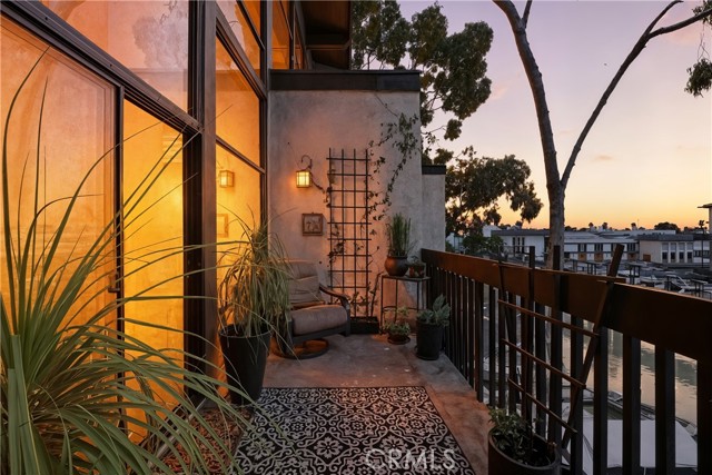 7322 Marina Pacifica N Drive, Long Beach CA: https://media.crmls.org/medias/7cfee80f-3871-41b5-b0ae-f3e972365f60.jpg