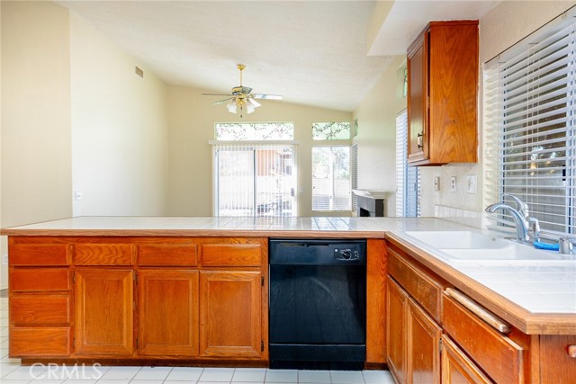 Detail Gallery Image 9 of 38 For 23939 Brittlebush Cir, Moreno Valley,  CA 92557 - 3 Beds | 2 Baths