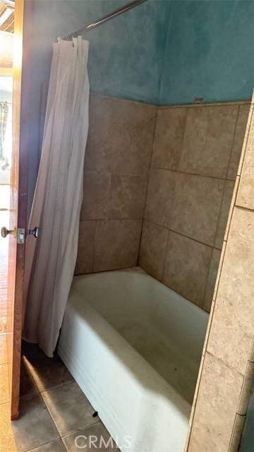 Detail Gallery Image 12 of 19 For 2452 S Holloway Ave, Fresno,  CA 93725 - 3 Beds | 1 Baths