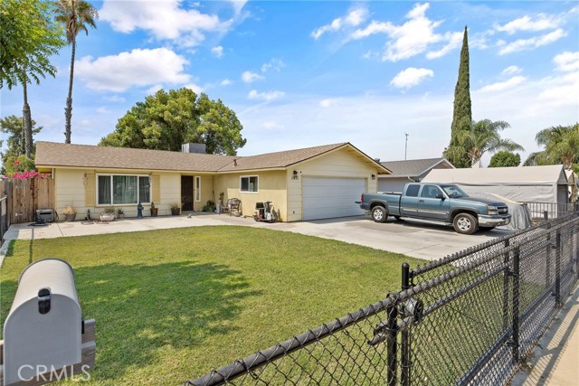 Detail Gallery Image 2 of 33 For 1911 W Vine St, Visalia,  CA 93277 - 3 Beds | 2 Baths