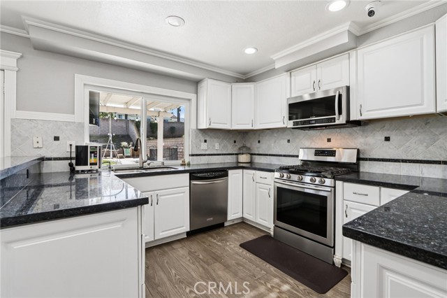 Detail Gallery Image 11 of 45 For 1278 Millbrook, Corona,  CA 92882 - 5 Beds | 3 Baths