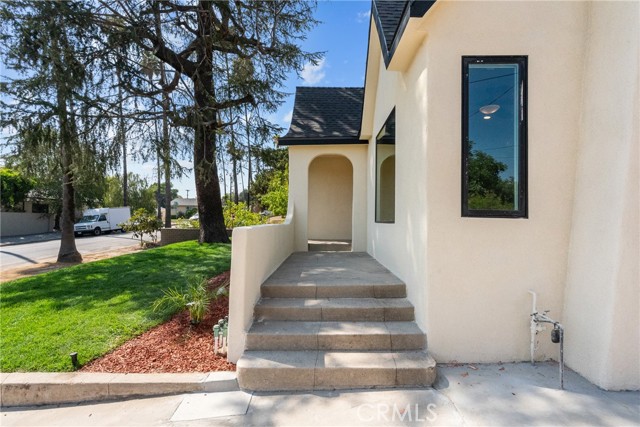 310 S Bel Aire Drive, Burbank CA: https://media.crmls.org/medias/7d03131d-21c3-4152-8459-f6187843bc03.jpg