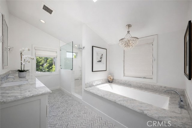 Detail Gallery Image 18 of 32 For 519 Signal Rd, Newport Beach,  CA 92663 - 6 Beds | 4/1 Baths