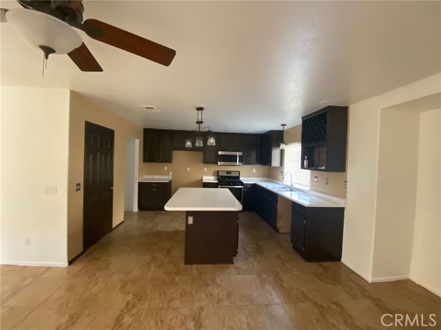 Detail Gallery Image 5 of 20 For 4935 Creekridge, Hemet,  CA 92545 - 5 Beds | 3 Baths