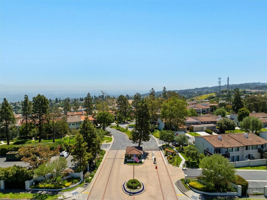 https://media.crmls.org/medias/7d053f26-9e2e-44e0-92be-b98eb1429dc8.jpg?preset=X-Large