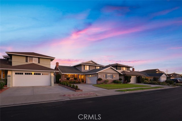 6786 Molokai Drive, Cypress CA: https://media.crmls.org/medias/7d070fa4-6a15-4fad-a017-955c18a8c1fb.jpg