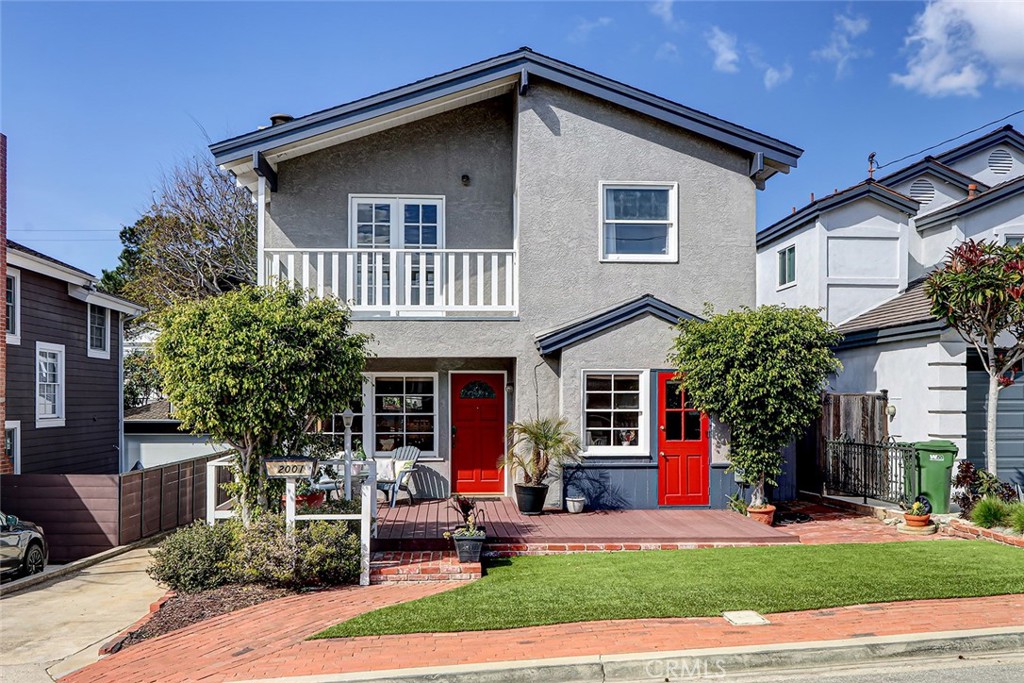 2001 N Poinsettia Avenue