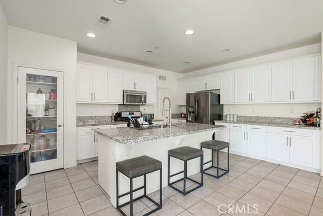 Detail Gallery Image 10 of 32 For 706 Leather Oak Ln, Pomona,  CA 91766 - 5 Beds | 3 Baths