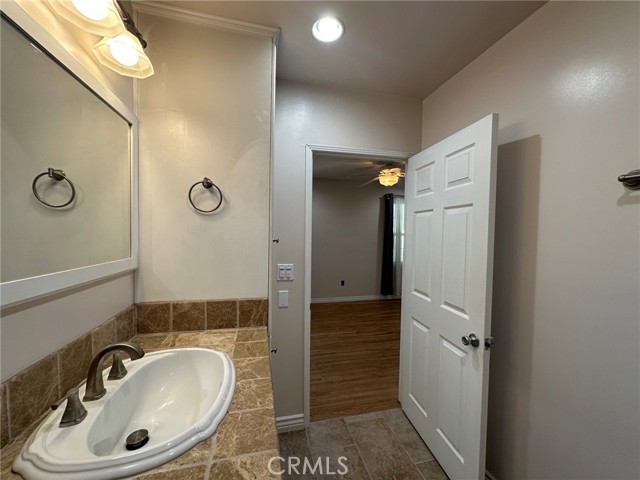 6724 Jumilla Avenue photo 25