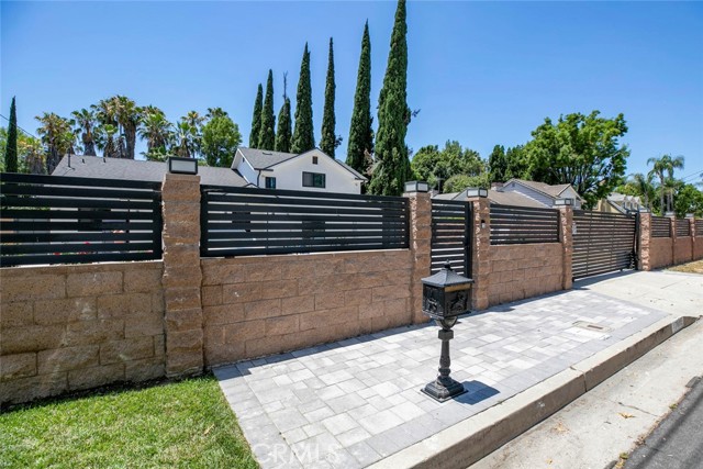 17800 Raymer Street, Sherwood Forest CA: https://media.crmls.org/medias/7d08b484-b945-4b11-b936-566e1f7ca1de.jpg