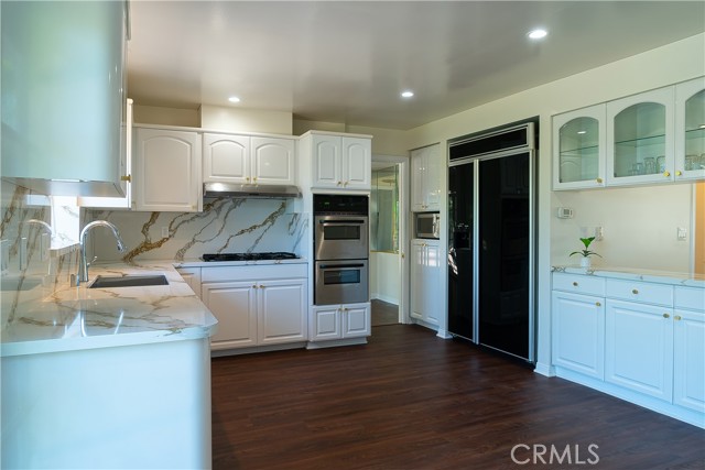 Detail Gallery Image 13 of 39 For 24060 Hatteras St, Woodland Hills,  CA 91367 - 5 Beds | 5 Baths