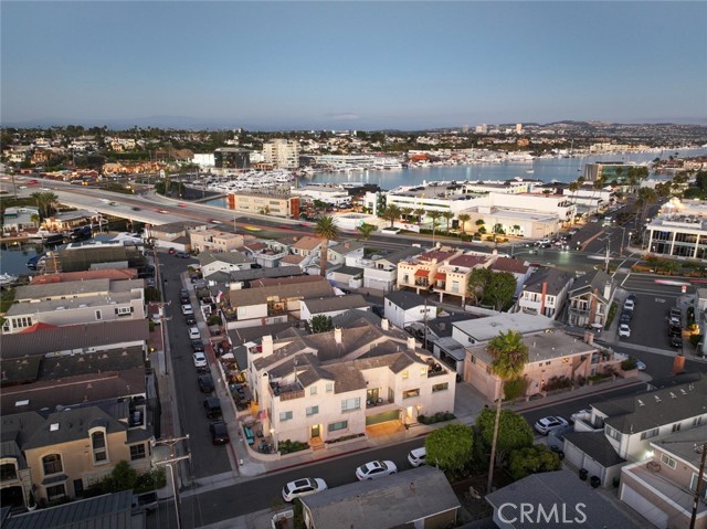 Detail Gallery Image 3 of 29 For 600 1/2 36th, Newport Beach,  CA 92663 - 2 Beds | 2/1 Baths